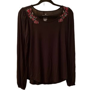 American Eagle black long sleeve embroidered t-shirt size M